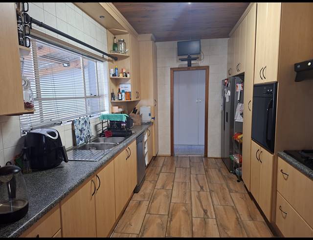 4 BEDROOM HOUSE FOR SALE IN FAIRBRIDGE HEIGHTS